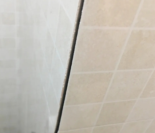 怀柔瓷砖空鼓维修公司分享阳台瓷砖脱落的修复过程可以分为以下几个步骤