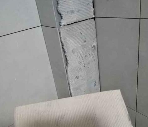 怀柔瓷砖空鼓维修公司分享下厨房瓷砖脱落的补救措施。